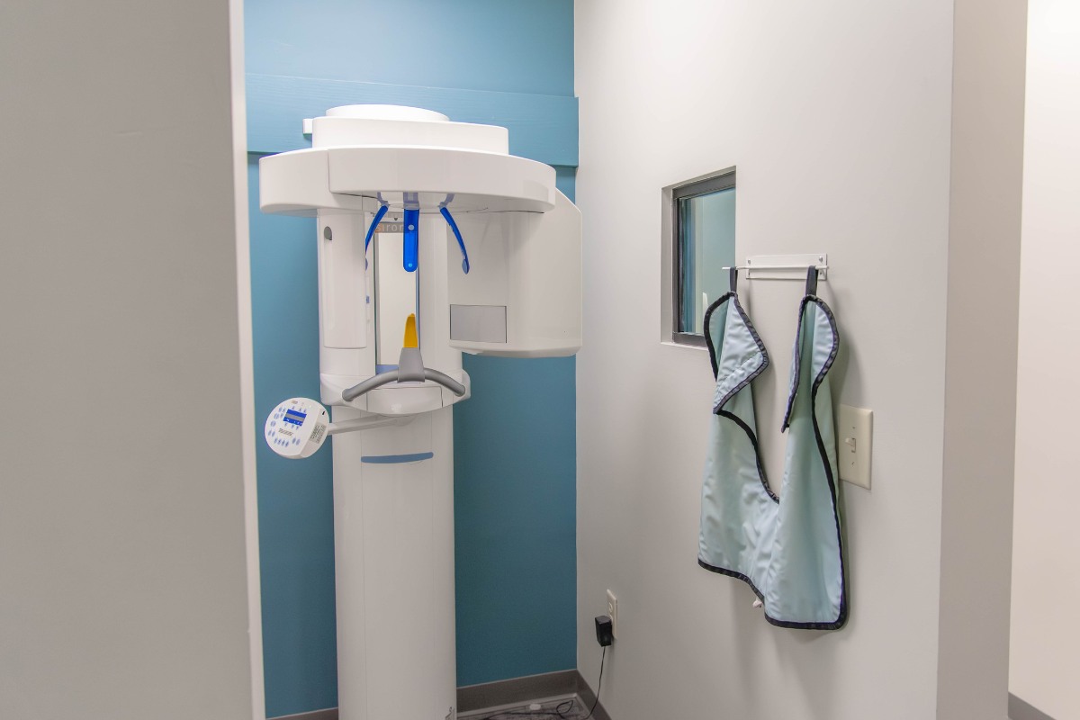 The-dental-care-center-smithfield-office-xray-machine Dental x-ray machine in smithfield nc office used for digital imaging and diagnostics